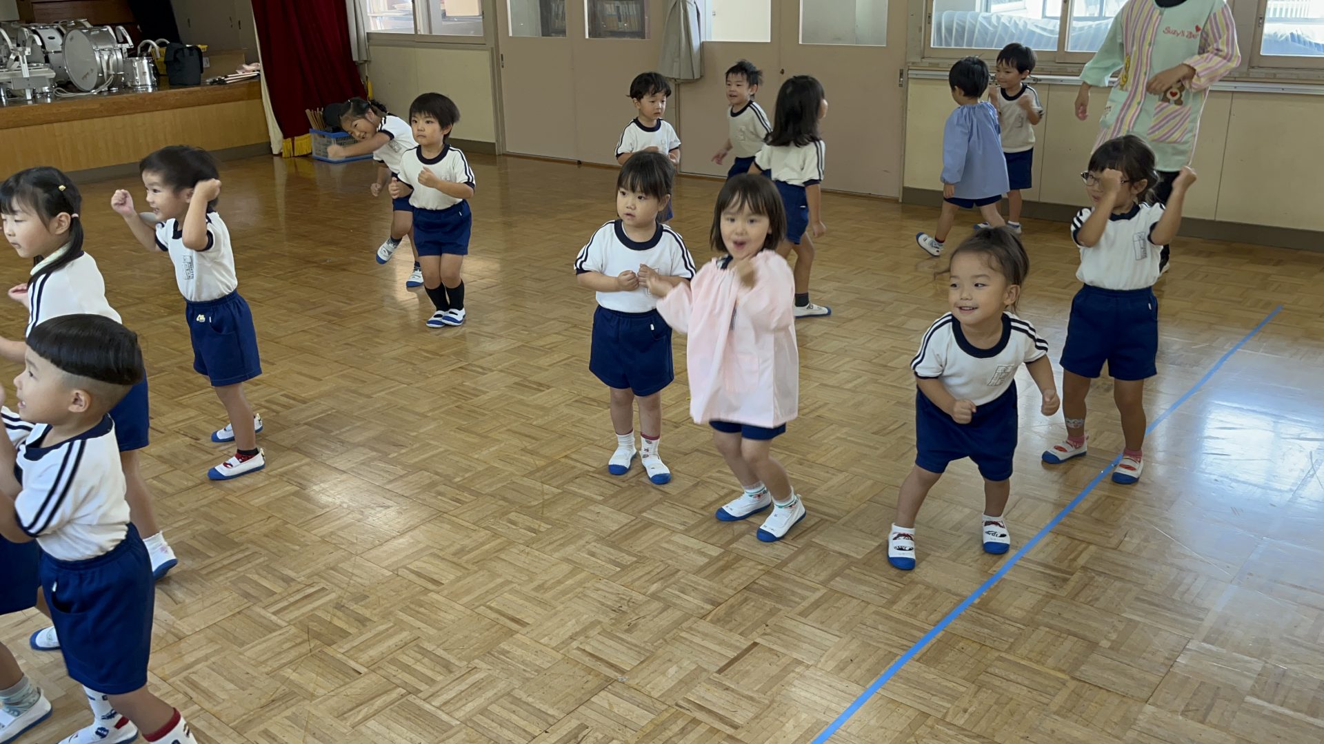 子どもが音楽リズムを楽しむ理由|幼児期に音楽がもたらす驚きの効果とは? | 焼津中央幼稚園